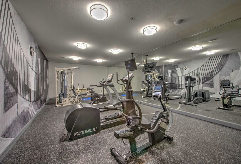 هتل Best Western Plus Media Center Inn & Suites