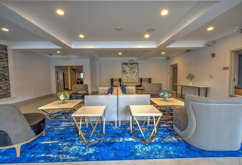 هتل Best Western Plus Media Center Inn & Suites