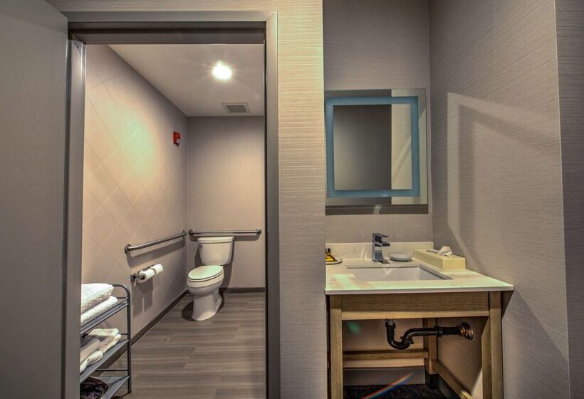 هتل Best Western Plus Media Center Inn & Suites