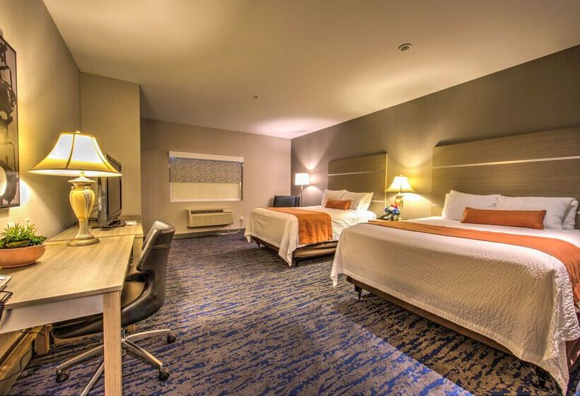 هتل Best Western Plus Media Center Inn & Suites