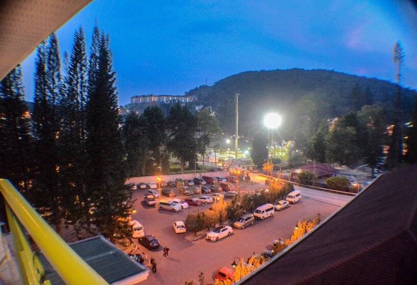 هتل Century Pines Resort