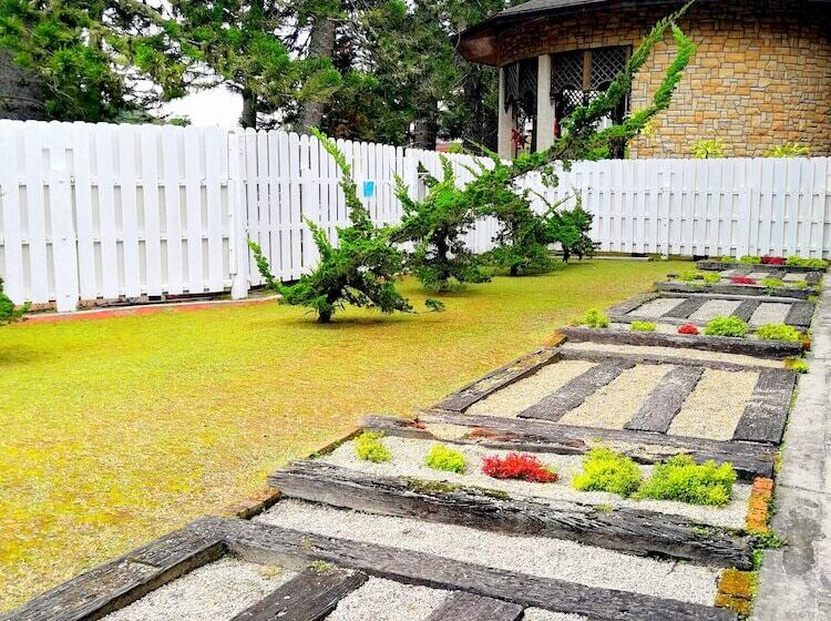 هتل Century Pines Resort