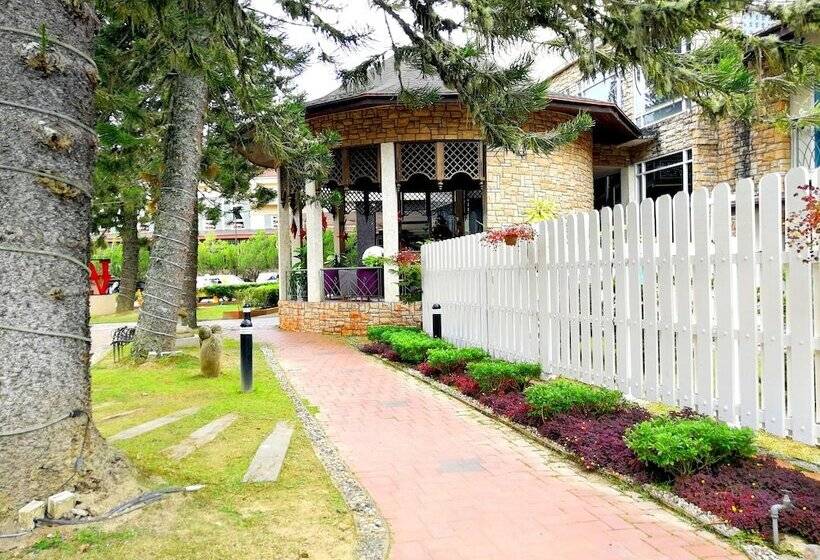 هتل Century Pines Resort