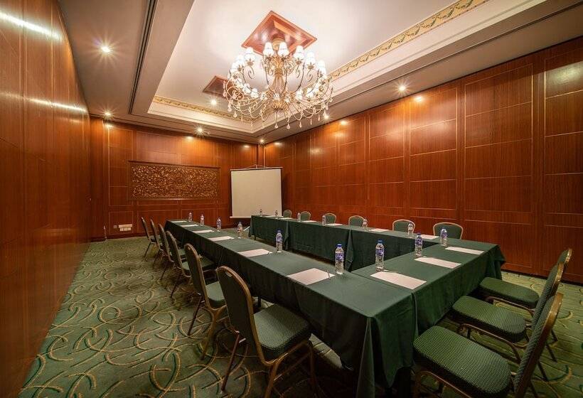 هتل Century Pines Resort