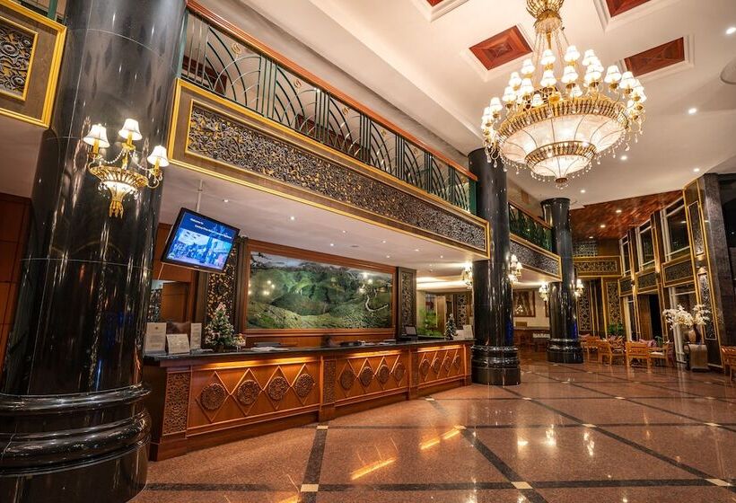هتل Century Pines Resort