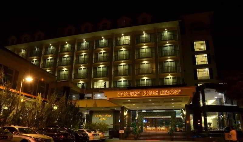 هتل Century Pines Resort