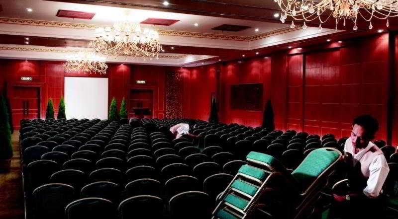 هتل Century Pines Resort