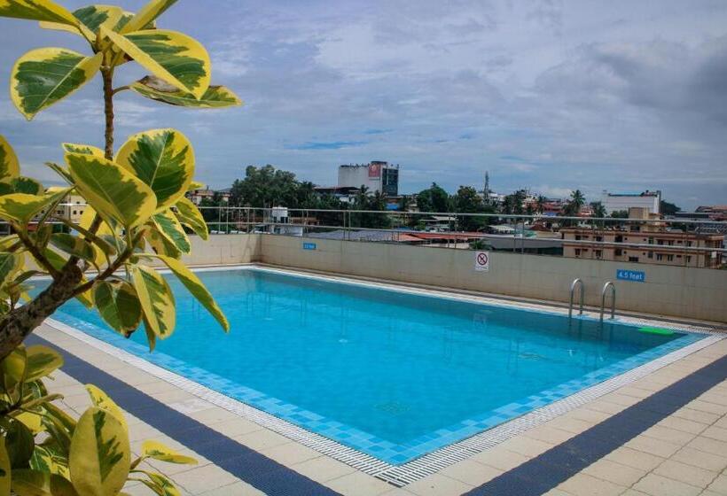 هتل Classic Sarovar Portico Trivandrum