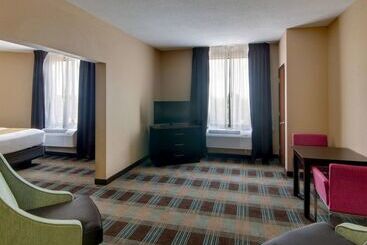 Отель Comfort Suites Houston West At Clay Road