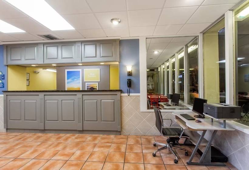 هتل Days Inn By Wyndham Melbourne