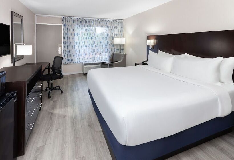 هتل Days Inn By Wyndham Melbourne