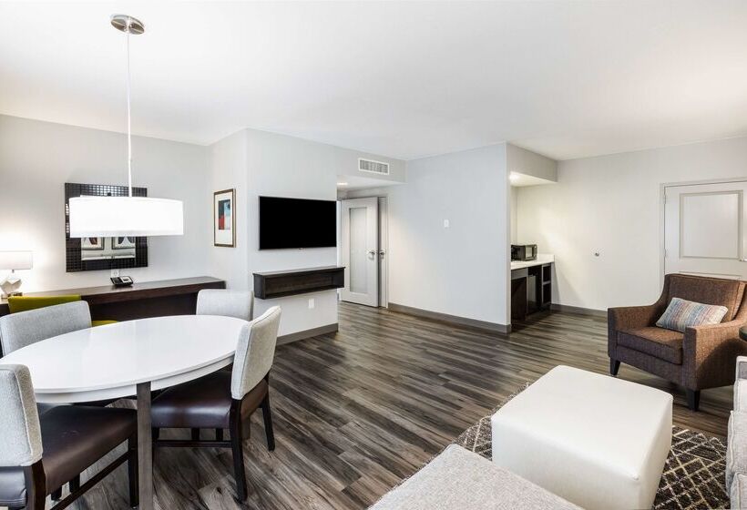 هتل Embassy Suites By Hilton Houston Energy Corridor
