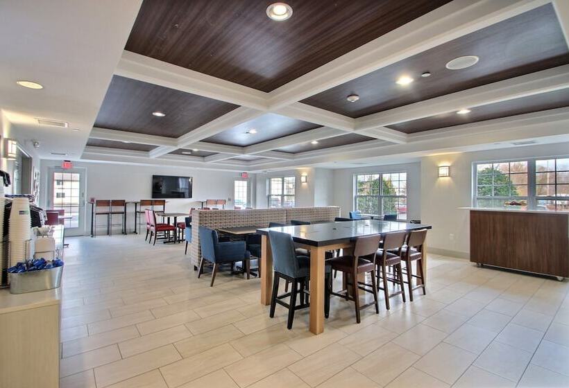 Holiday Inn Express Hotel & Suites Milwaukee Airport, An Ihg