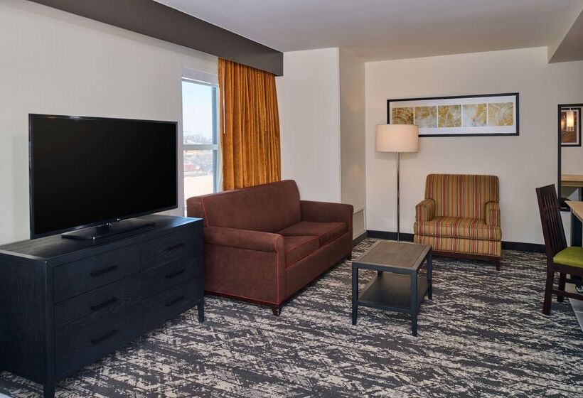 هتل Homewood Suites By Hilton Anchorage