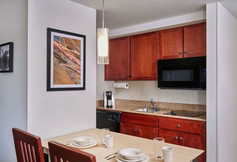 هتل Homewood Suites By Hilton Anchorage