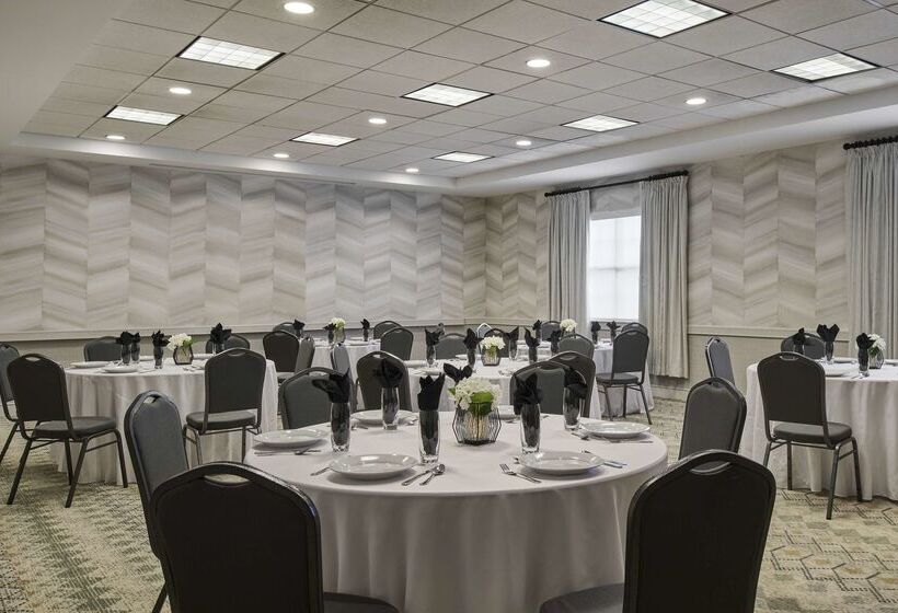 هتل Homewood Suites By Hilton Anchorage