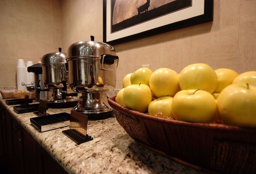 هتل Homewood Suites By Hilton Anchorage