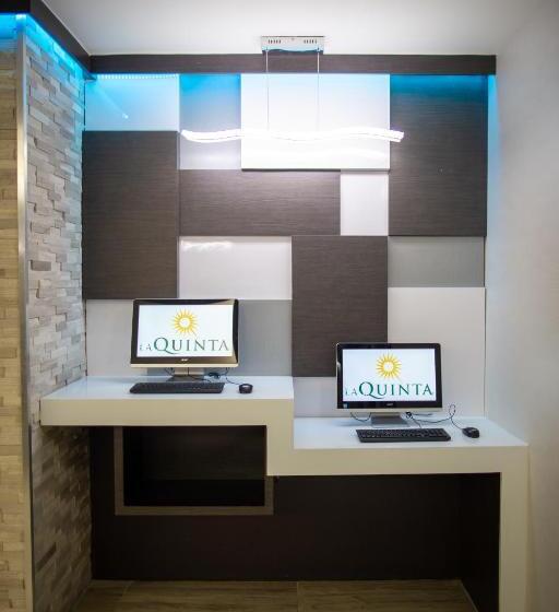 هتل La Quinta By Wyndham Houston East At Normandy