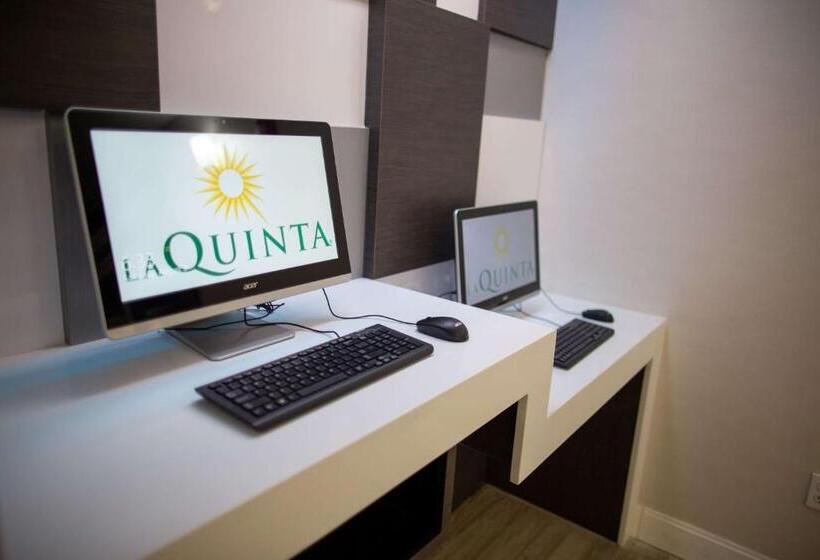 هتل La Quinta By Wyndham Houston East At Normandy