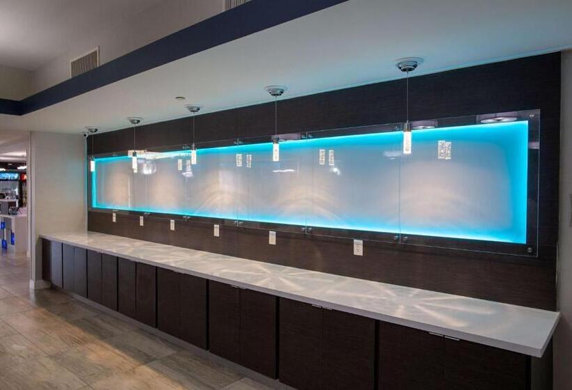 هتل La Quinta By Wyndham Houston East At Normandy