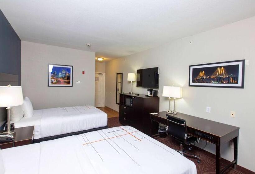 هتل La Quinta By Wyndham Houston East At Normandy