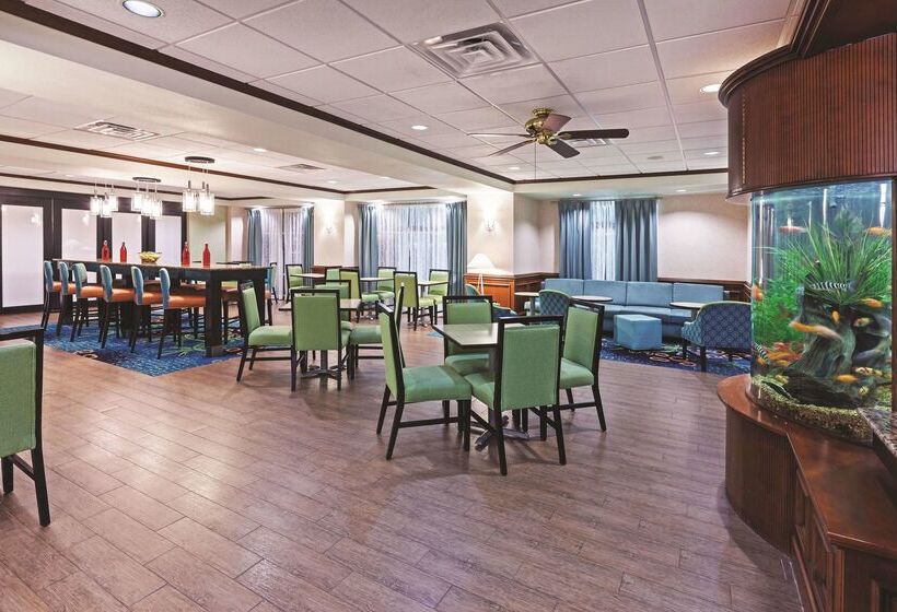 هتل La Quinta Inn & Suites By Wyndham Corpus Christin Padre Isl