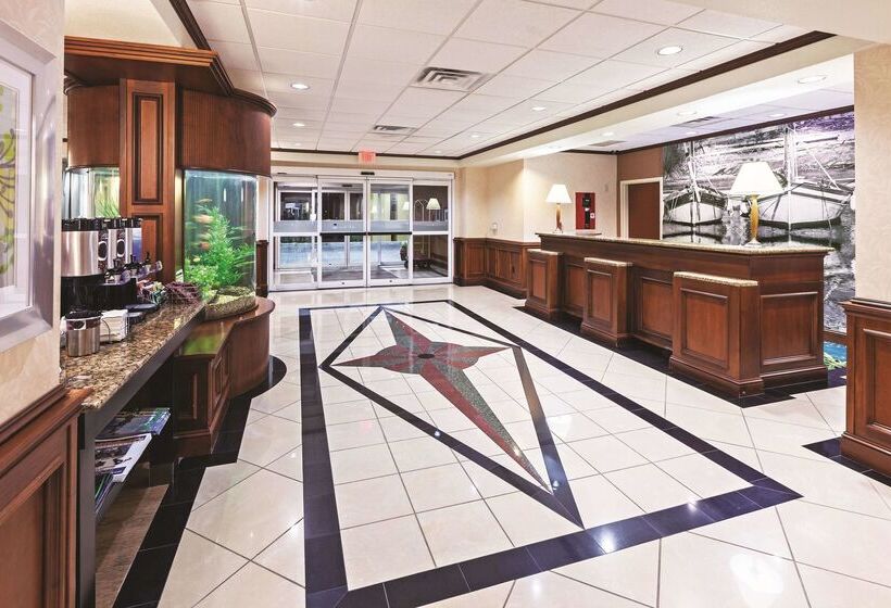 هتل La Quinta Inn & Suites By Wyndham Corpus Christin Padre Isl