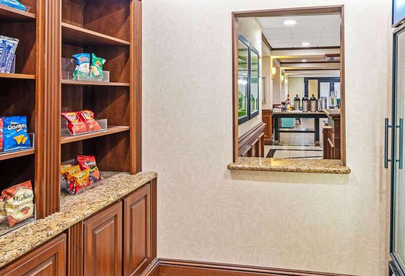 هتل La Quinta Inn & Suites By Wyndham Corpus Christin Padre Isl
