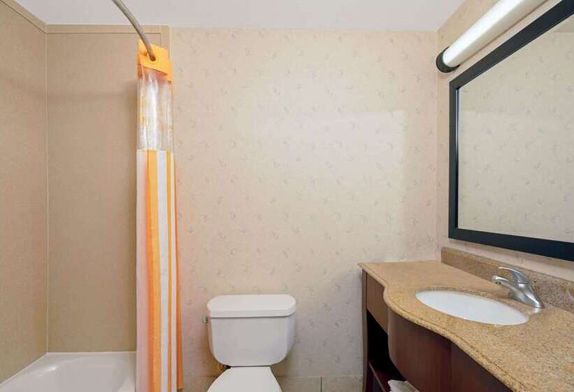 هتل La Quinta Inn & Suites By Wyndham Corpus Christin Padre Isl