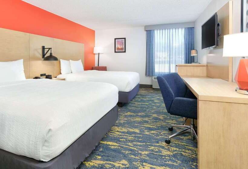 هتل La Quinta By Wyndham Dallas   Las Colinas