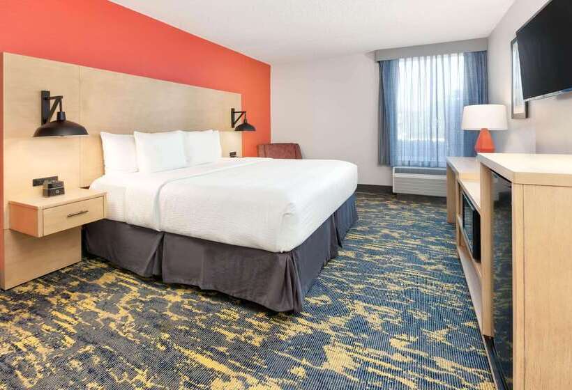 هتل La Quinta By Wyndham Dallas   Las Colinas