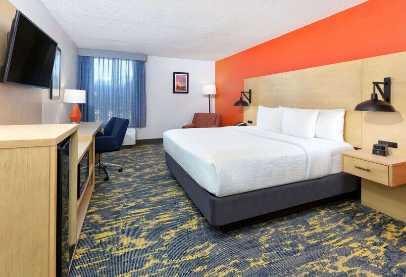 هتل La Quinta By Wyndham Dallas   Las Colinas