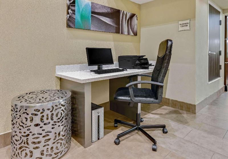 هتل La Quinta By Wyndham Dallas   Las Colinas