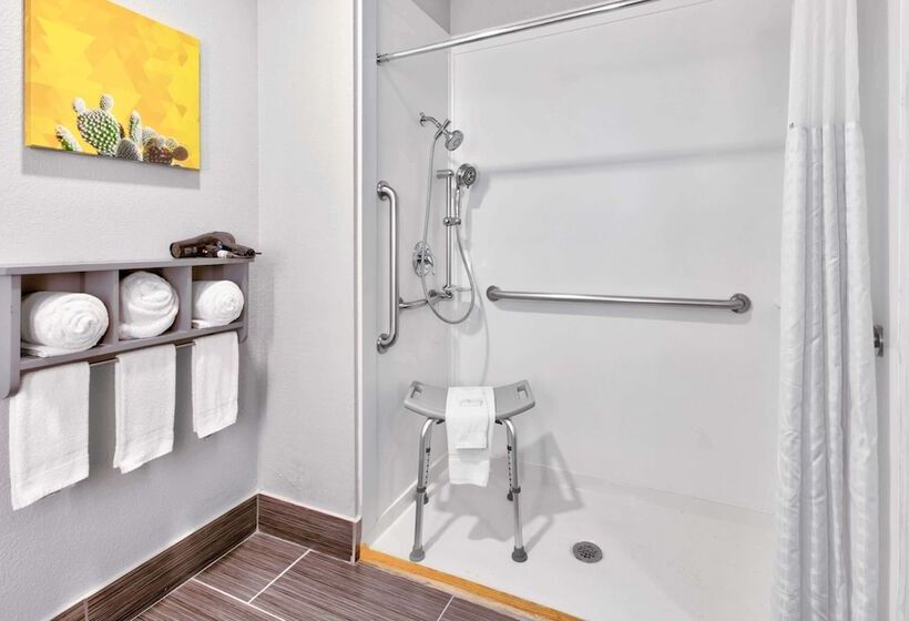 هتل La Quinta By Wyndham Dallas   Las Colinas