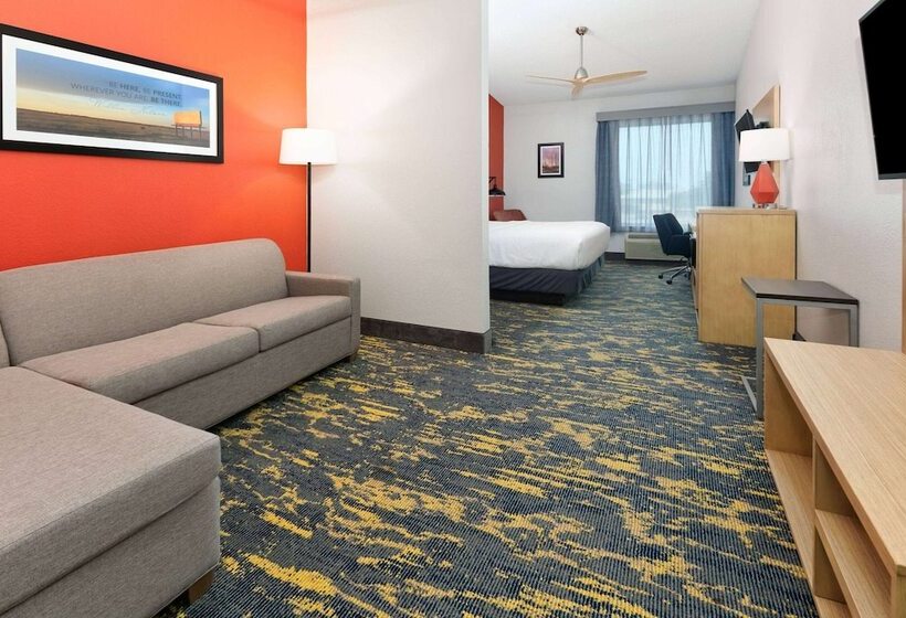 هتل La Quinta By Wyndham Dallas   Las Colinas