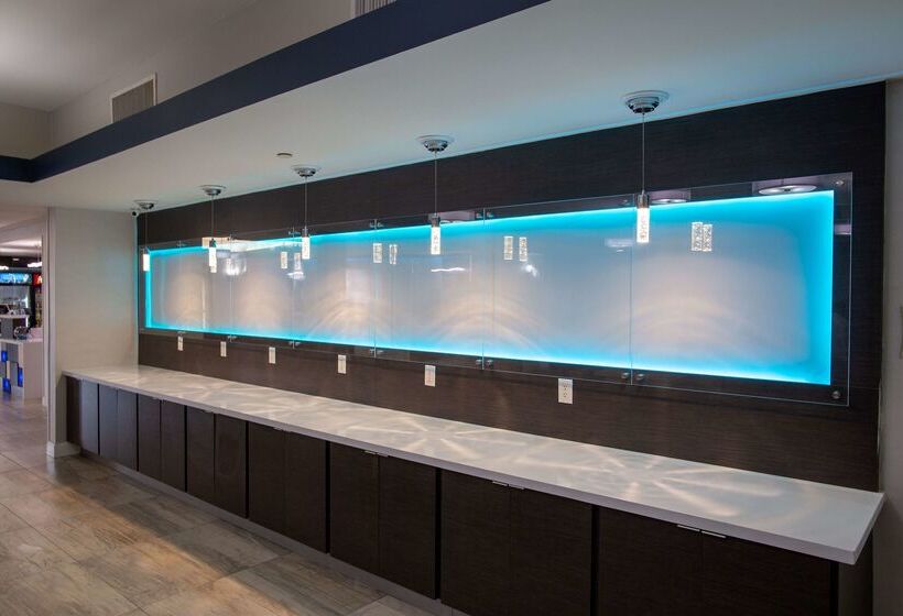 هتل La Quinta By Wyndham Houston East At Normandy