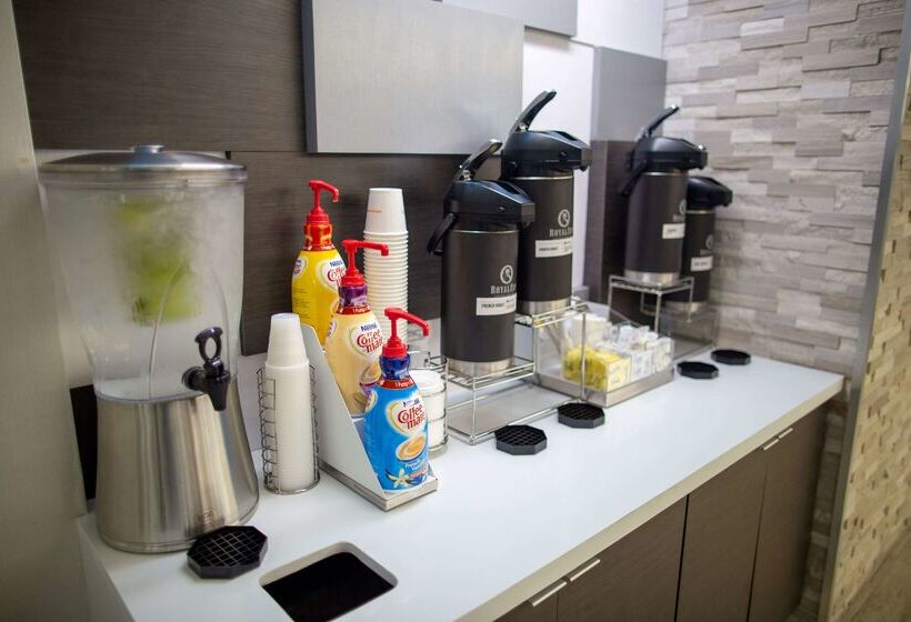 هتل La Quinta By Wyndham Houston East At Normandy