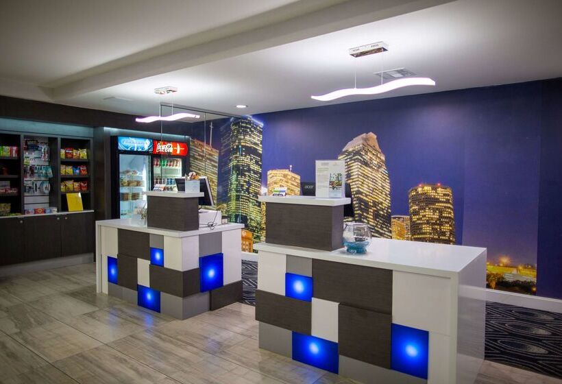 هتل La Quinta By Wyndham Houston East At Normandy