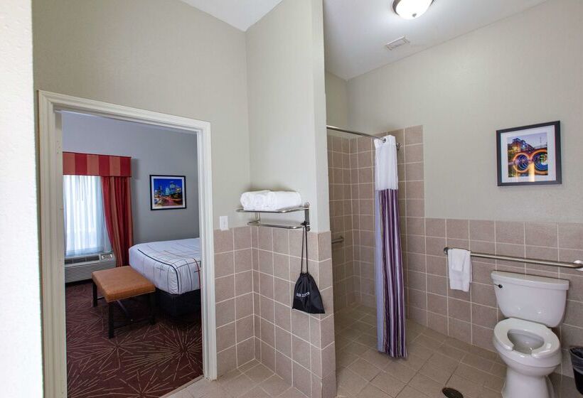 هتل La Quinta By Wyndham Houston East At Normandy