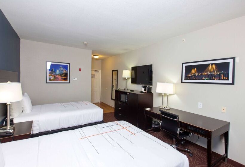 هتل La Quinta By Wyndham Houston East At Normandy