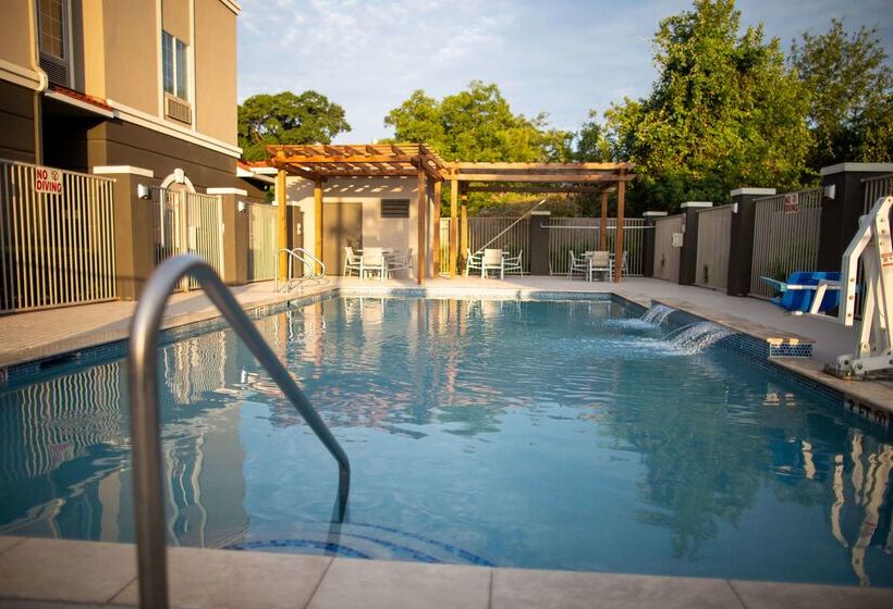 هتل La Quinta By Wyndham Houston East At Normandy