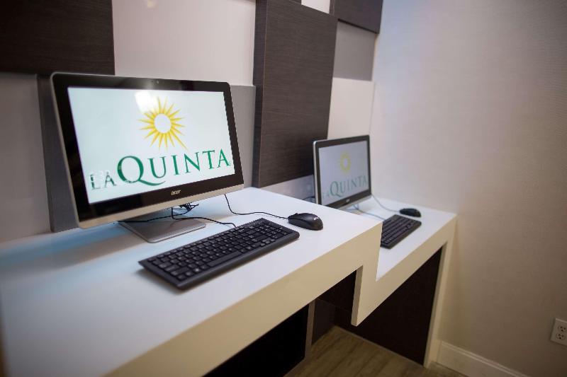 هتل La Quinta By Wyndham Houston East At Normandy