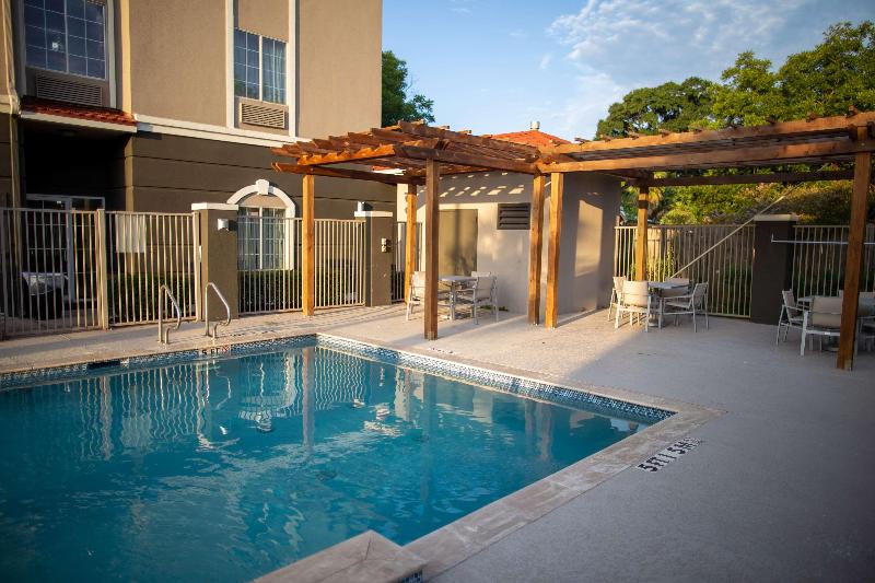هتل La Quinta By Wyndham Houston East At Normandy