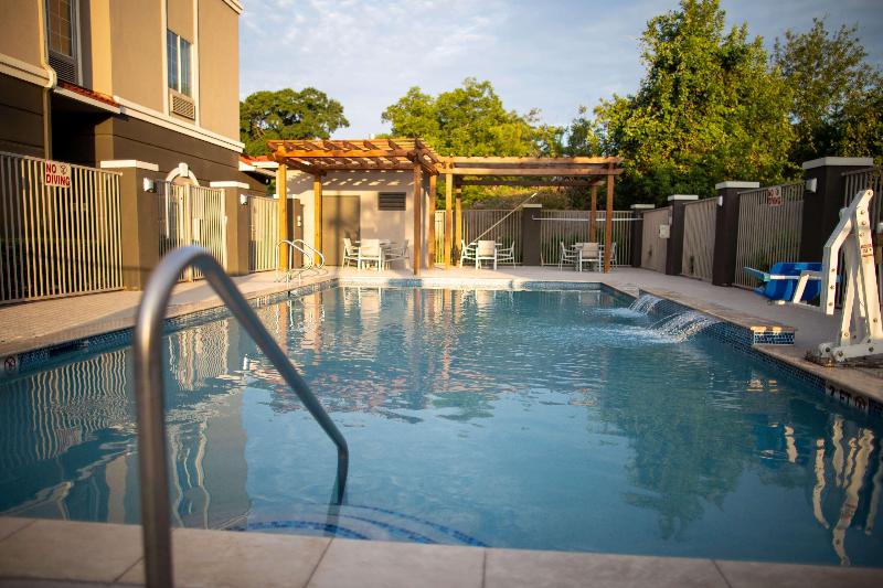هتل La Quinta By Wyndham Houston East At Normandy