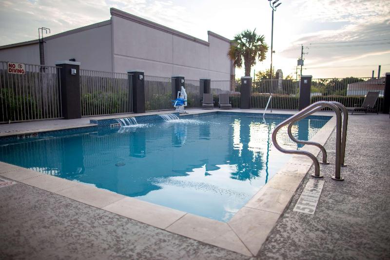هتل La Quinta By Wyndham Houston East At Normandy