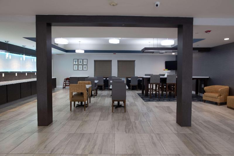 هتل La Quinta By Wyndham Houston East At Normandy