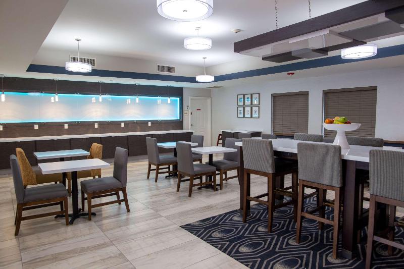 هتل La Quinta By Wyndham Houston East At Normandy