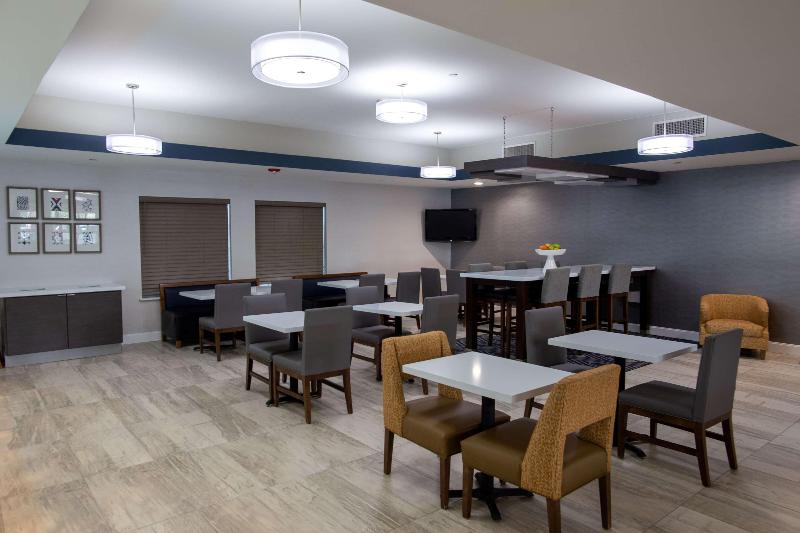 هتل La Quinta By Wyndham Houston East At Normandy