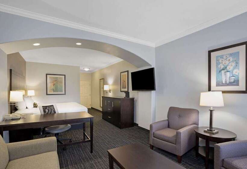 Отель La Quinta Inn & Suites By Wyndham Houston  Westchase