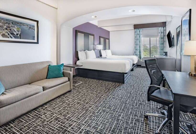 هتل La Quinta Inn & Suites By Wyndham Norfolk